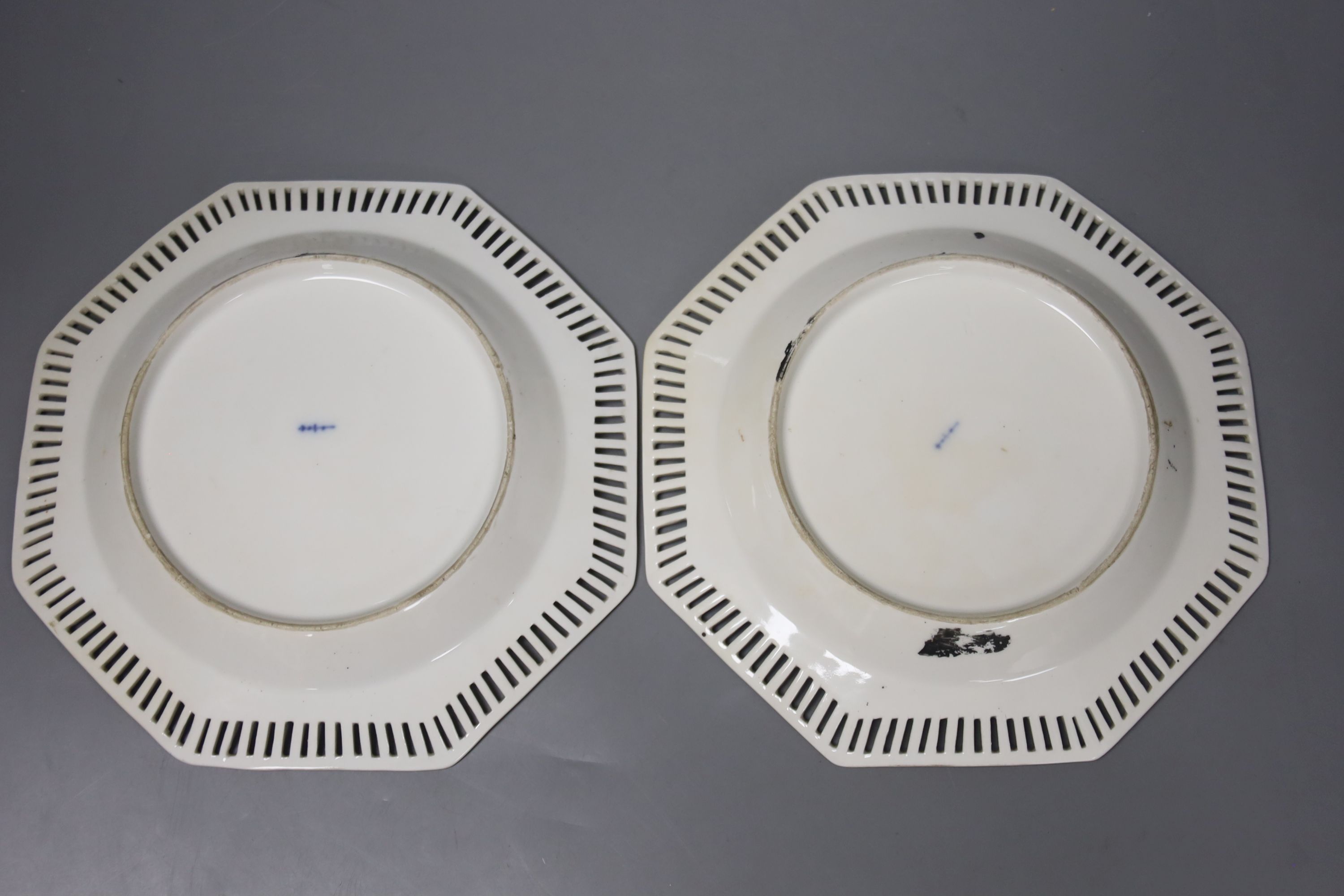 A pair of 19th century Berlin plates, diameter 21cm